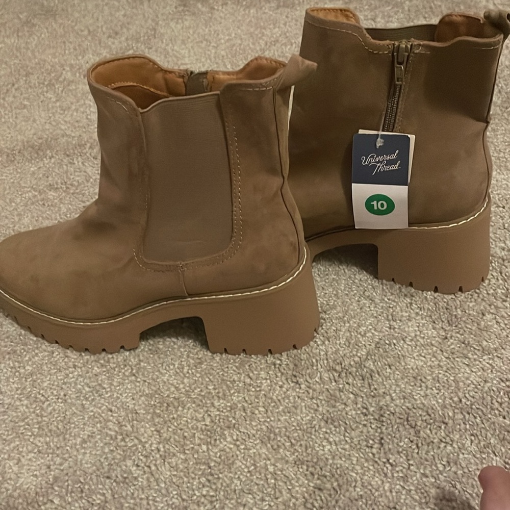 Universal thread taupe lug sole Chelsea boot  size 10 faux suede - Picture 5 of 11